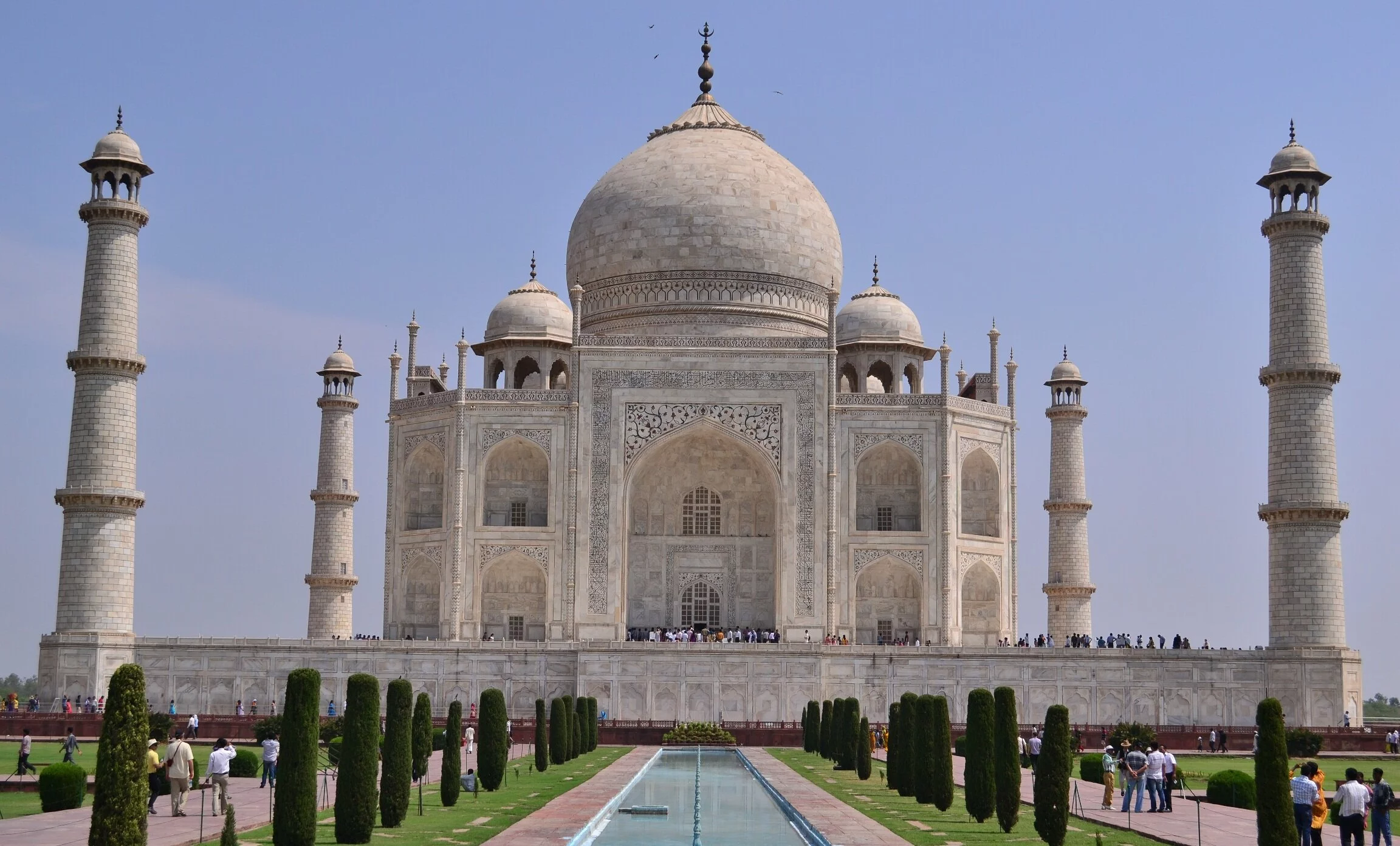 Make your Taj Mahal Day Tour to experience the Golden Era of Mughals